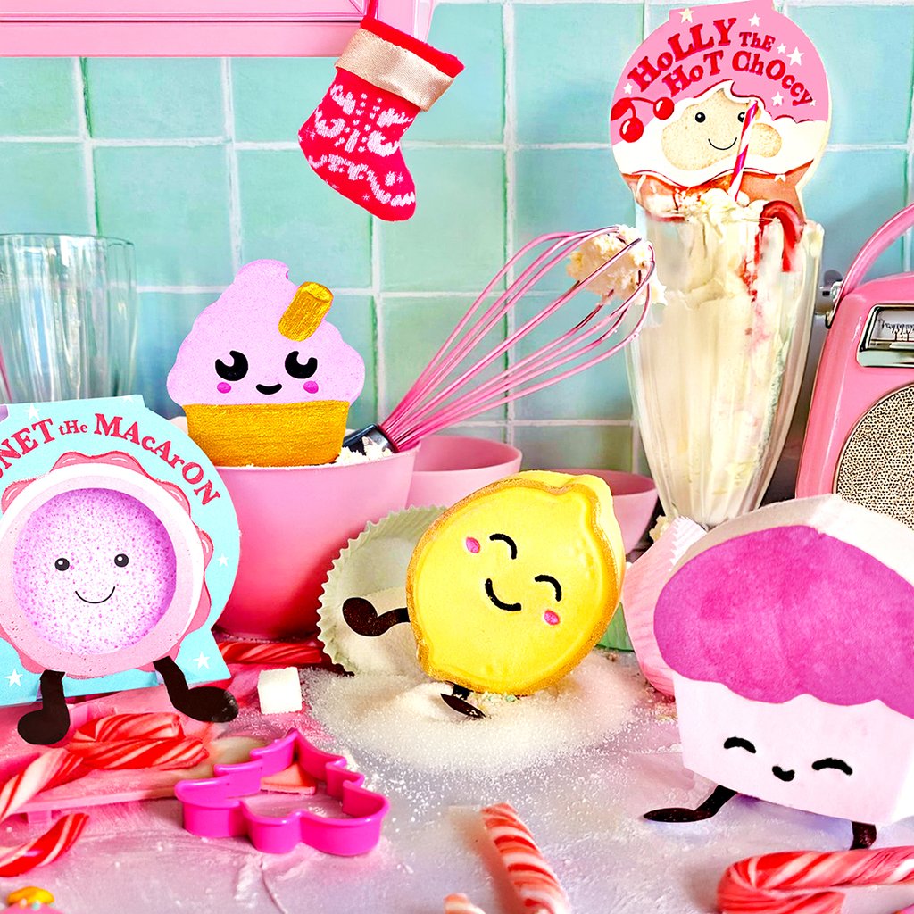 Bomb Cosmetics Chloe the Cupcake Fizzy Rascal Šumivá bomba do koupele, 140 g