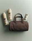 AUTHENTIC BEAUTY CONCEPT Replenish – dárková vlasová sada s kabelkou Soft-Touch Barrel Bag Cocoa Powder
