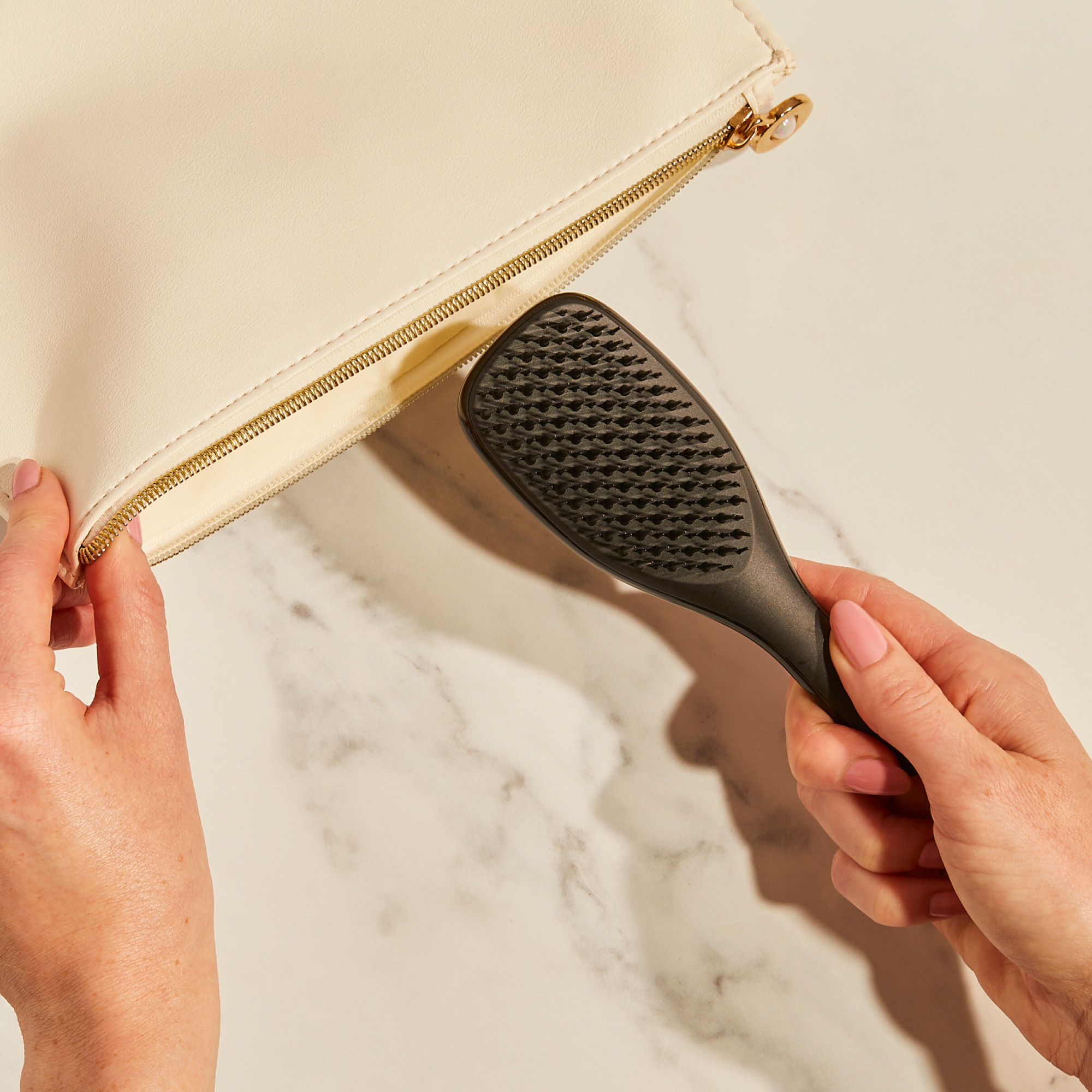 The Ultimate Detangler Electric Raspberry