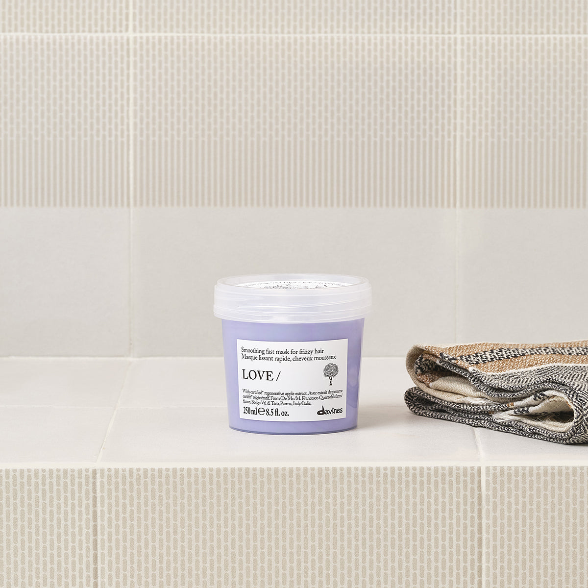 Davines-70011-LOVE-SMOOTH-MASK-250ML-8004608290377-SITUATIONAL-1.jpg
